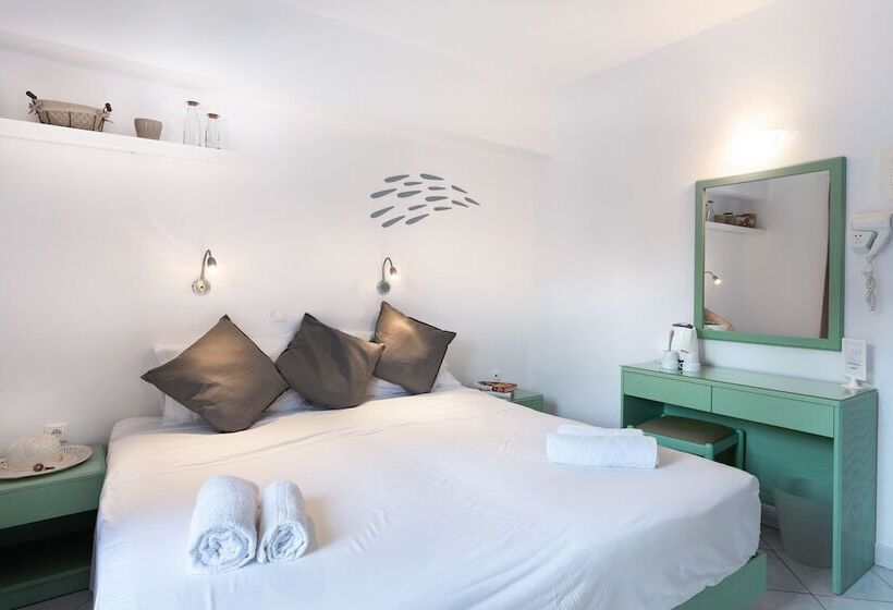 高级大房间, Nathalie