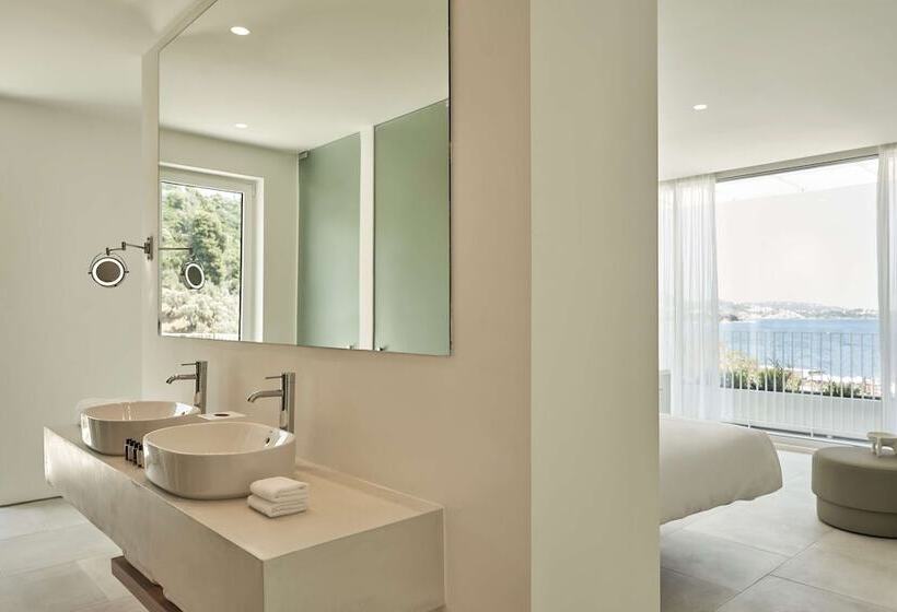 جناح مطلّ علي البحر مزود بجاكوزى, Radisson Resort Plaza Skiathos