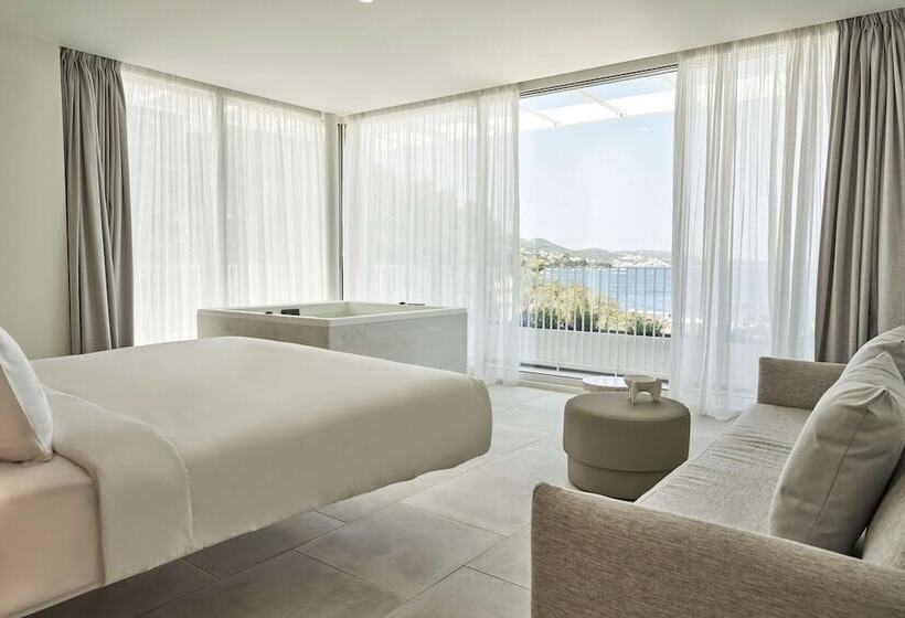 جناح مطلّ علي البحر مزود بجاكوزى, Radisson Resort Plaza Skiathos