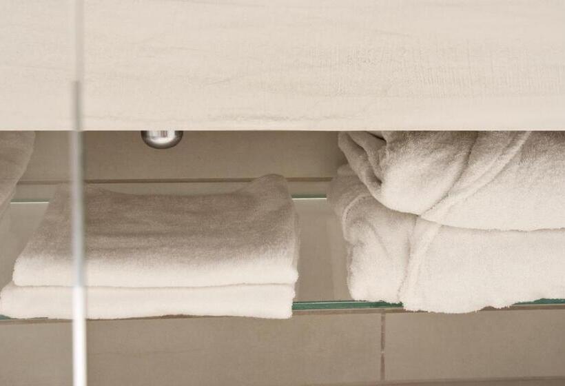 غرفة بريميوم مطلّة علي البحر, Radisson Resort Plaza Skiathos