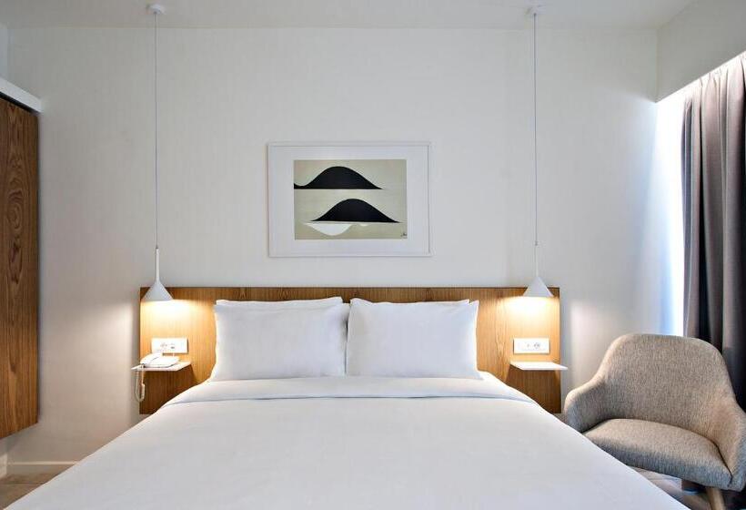 غرفة قياسية مطلّة علي حمام السباحة, Radisson Resort Plaza Skiathos