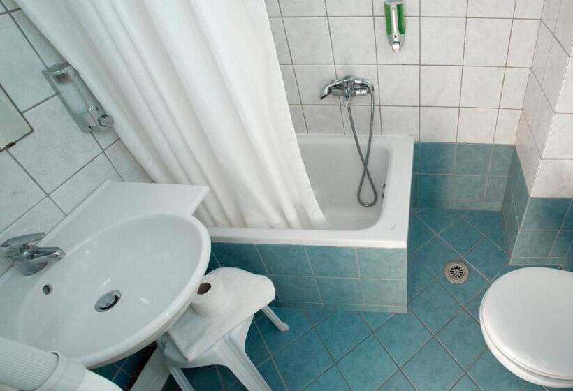 חדר משפחתי צדדי נוף לים, Sissy