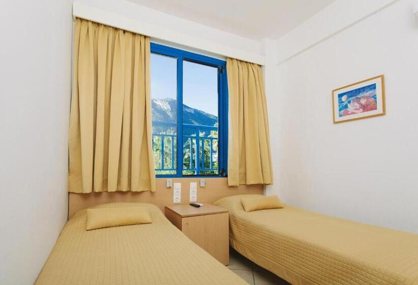 חדר משפחתי צדדי נוף לים, Sissy