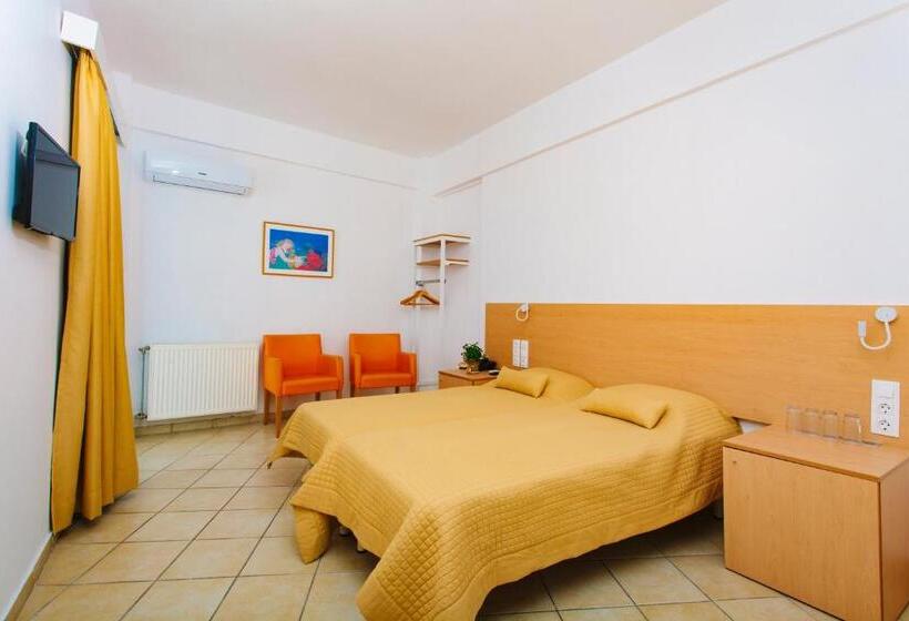 חדר משפחתי צדדי נוף לים, Sissy