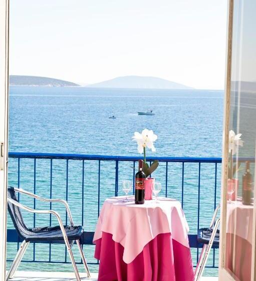 Triple Room Sea View, Solon