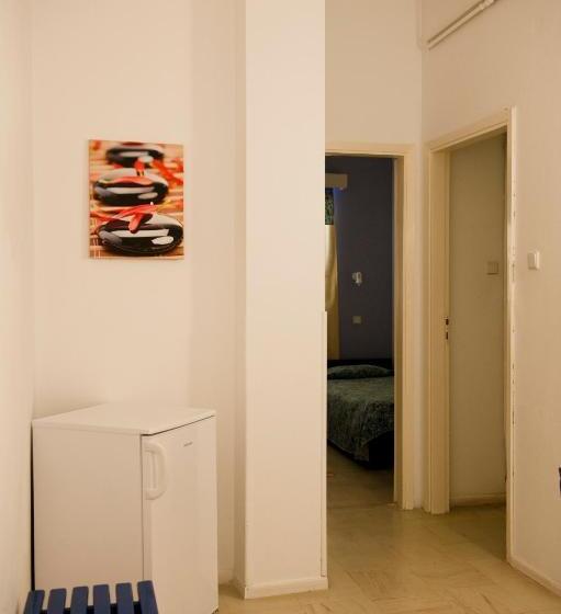 四人标准间, Solon