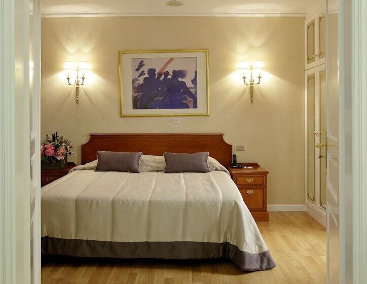 סוויטה אקזקיוטיב, Theoxenia Palace