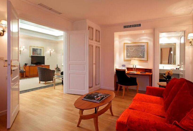 סוויטה אקזקיוטיב, Theoxenia Palace