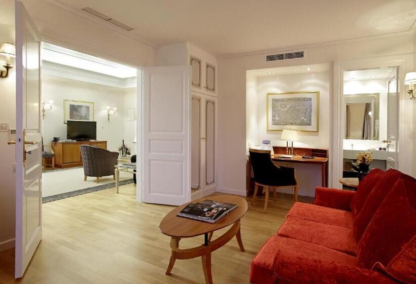 סוויטה אקזקיוטיב, Theoxenia Palace