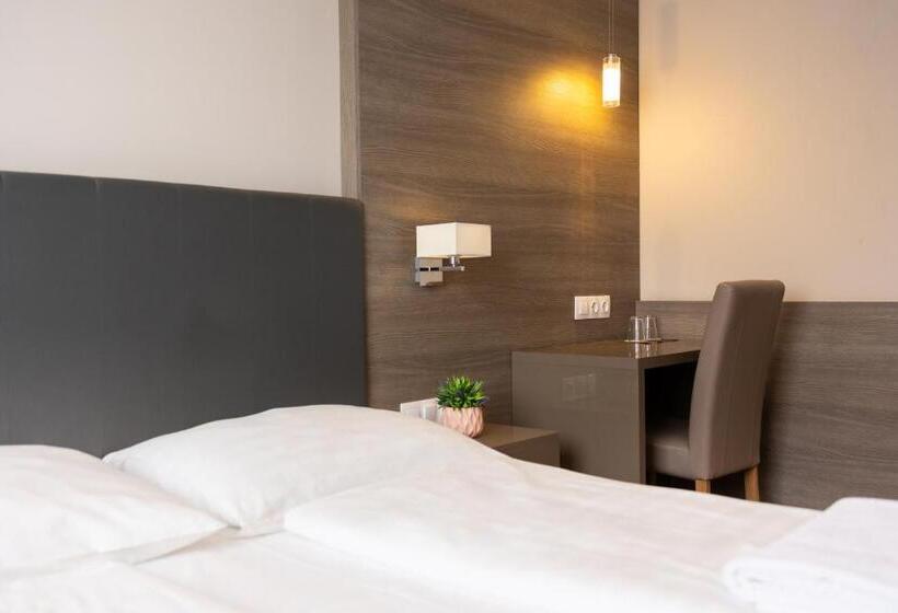 Standard Yhden Hengen Huone, Dabas