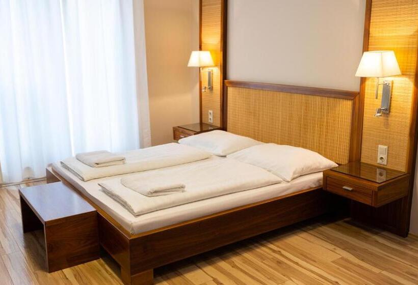 Standard-huone, Dabas