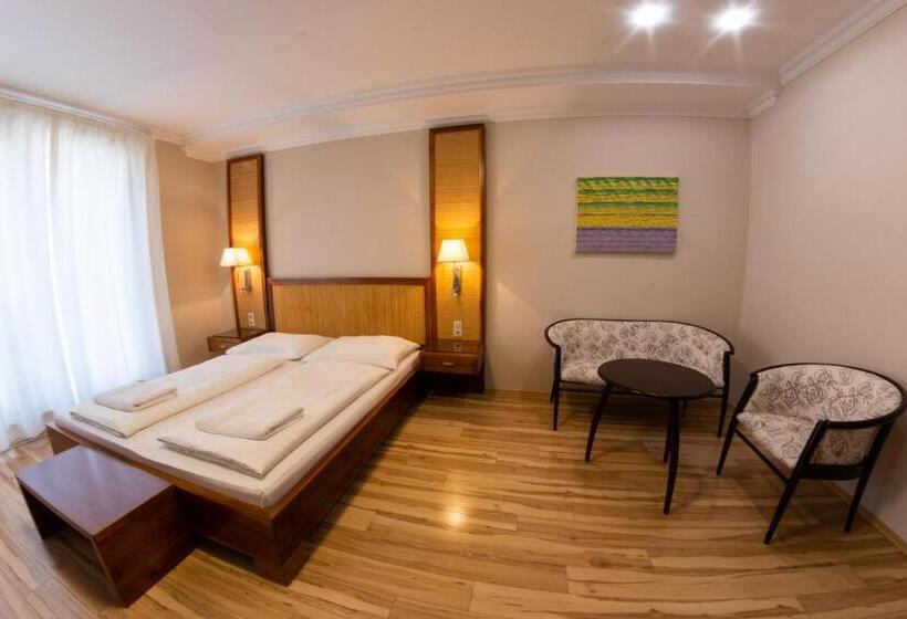 Standard-huone, Dabas