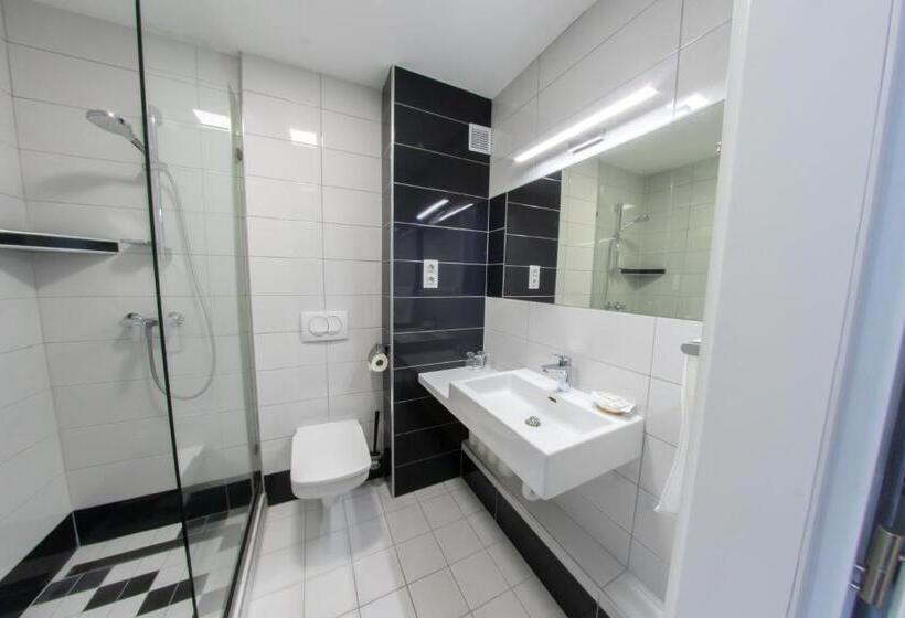 Standard Kolmen Hengen Huone, Dabas