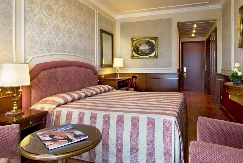 Deluxe-huone, Grand Hotel Dino