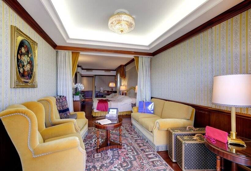 سوییت جونیور با چشم‌انداز دریاچه, Grand Hotel Dino