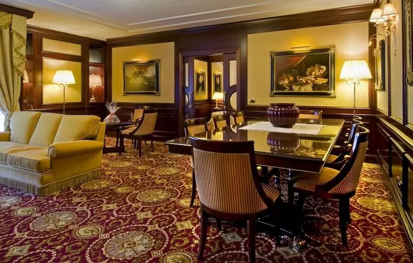シニアスイート, Grand Hotel Dino