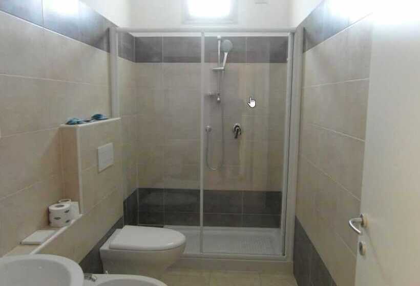 غرفة قياسية فردية, Admiral