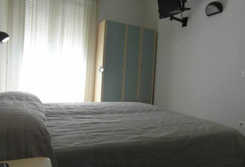 غرفة قياسية فردية, Admiral