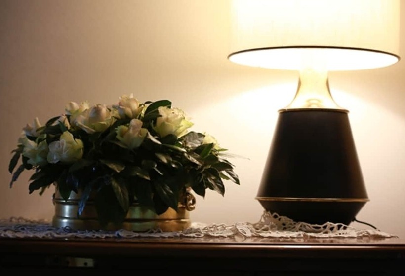 标准三人间, Al Posta