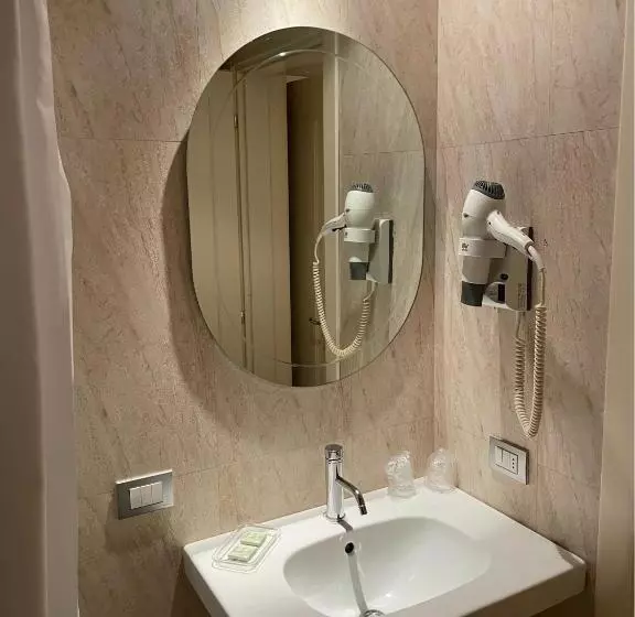 Comfort Yhden Hengen Huone, Albergo Trieste
