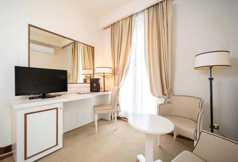 جناح جونيور مزوَّد بشرفة, Ariston Molino Buja