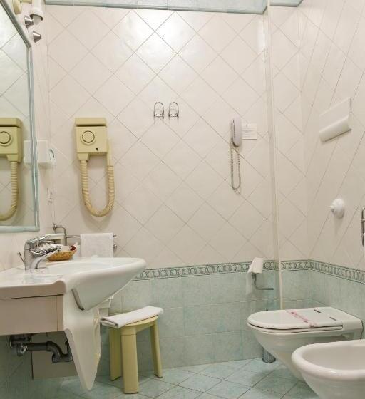 غرفة عائلية, Ariston Molino Buja