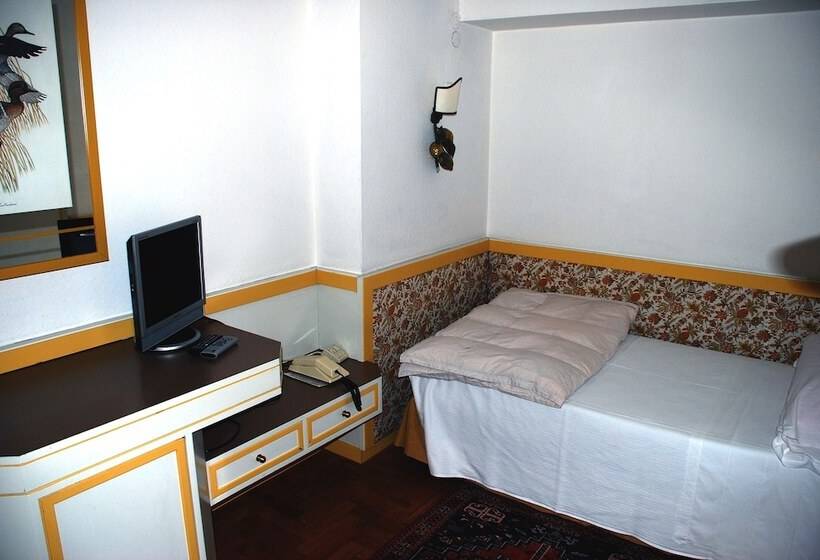 标准单人间, De La Poste