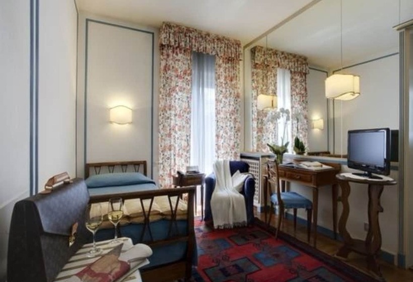 标准三人间, De La Poste