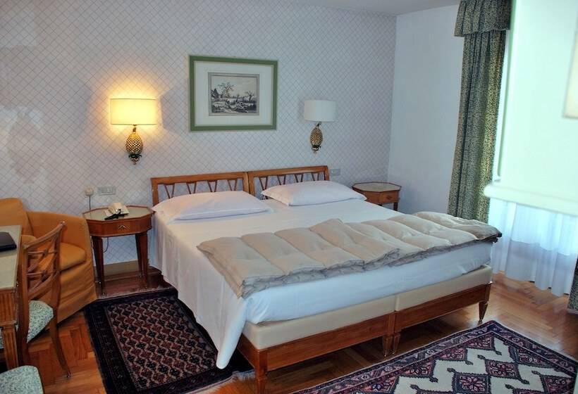 标准三人间, De La Poste