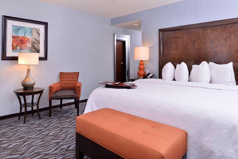 标准单人间, De La Poste