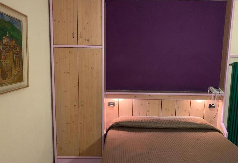 חדר אקונומי, Ferrovia