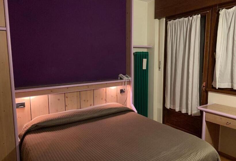 חדר אקונומי, Ferrovia