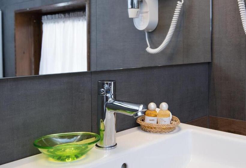 חדר דלוקס, Ferrovia