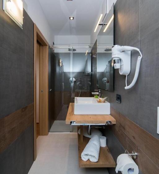 חדר דלוקס, Ferrovia