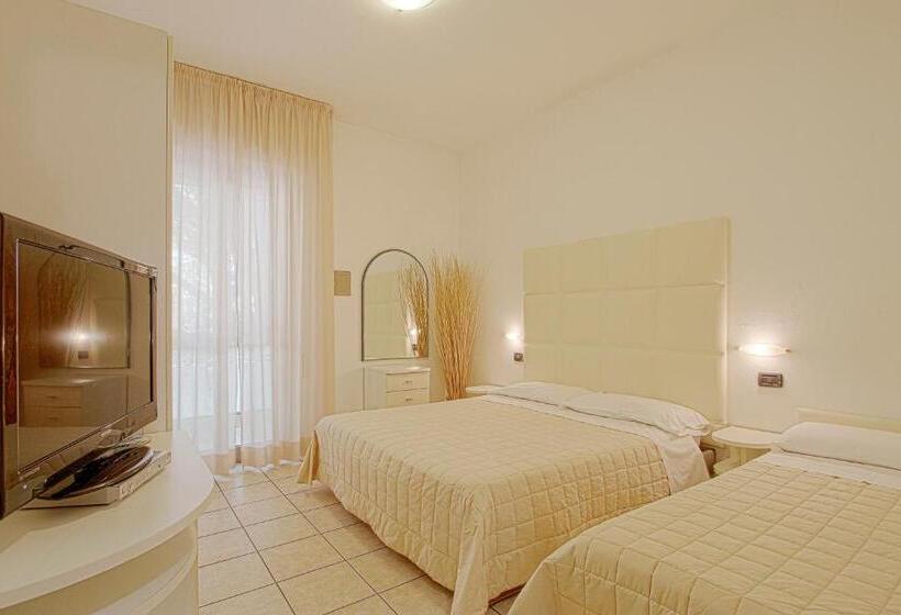 חדר סטנדרט לשלושה, Flora