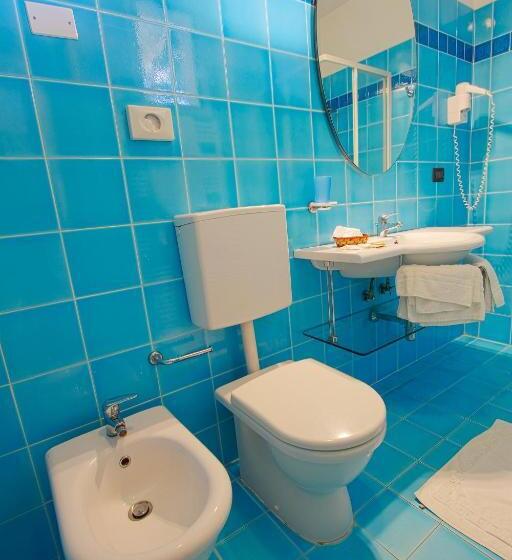 חדר משפחתי, Flora