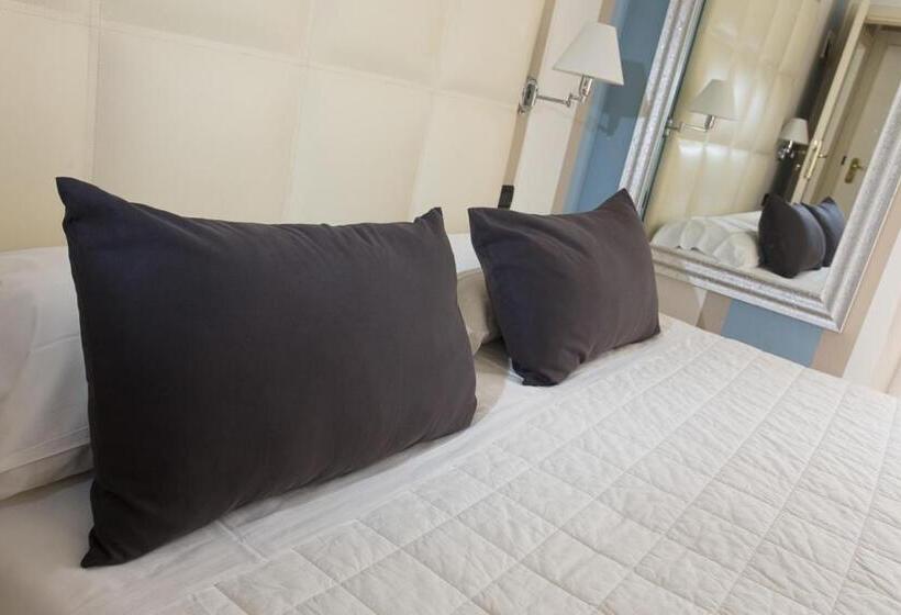 חדר משפחתי, Flora