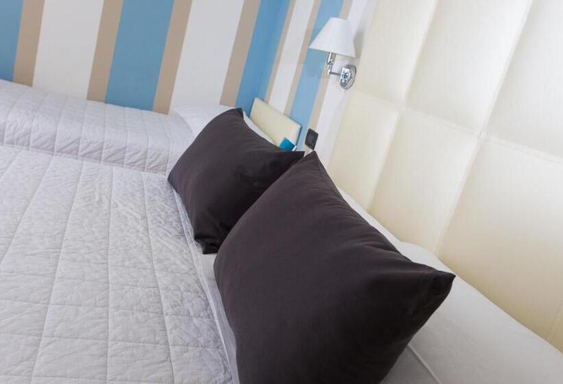 חדר משפחתי, Flora