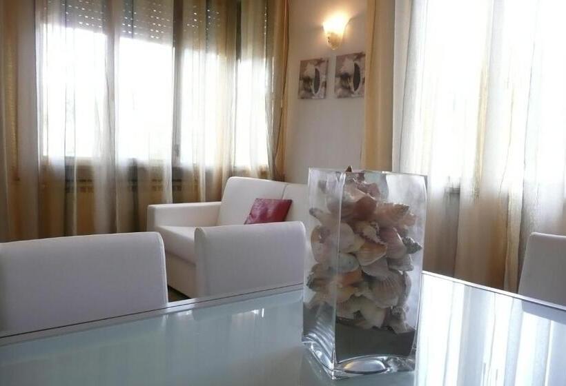 דירת שני חדרים, Flora