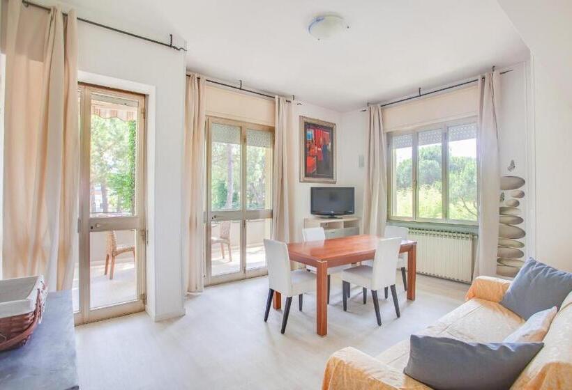 דירת שני חדרים, Flora