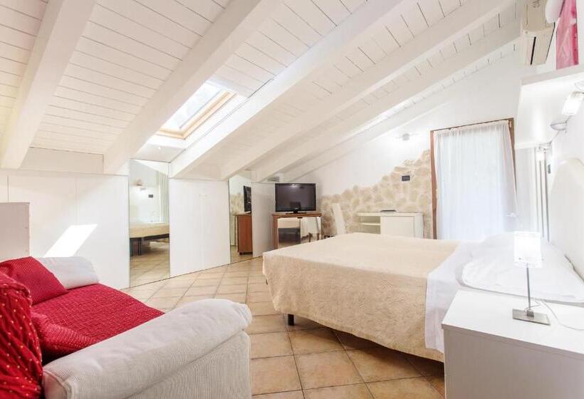 סטודיו סטנדרט עם מרפסת, Flora