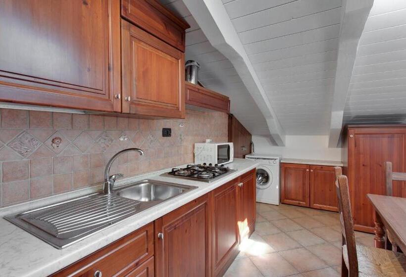 סטודיו סטנדרט עם מרפסת, Flora