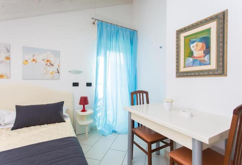 סטודיו סטנדרט עם מרפסת, Flora