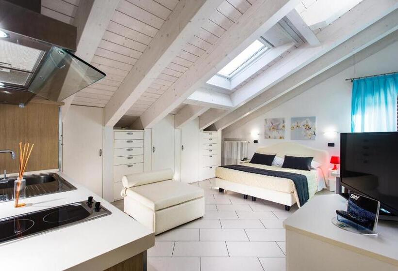 דירת חדר, Flora