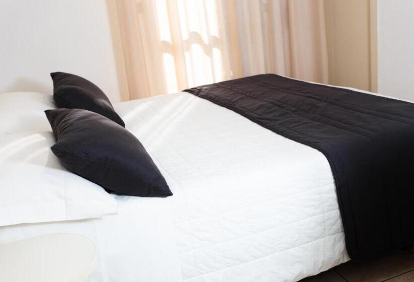 חדר משפחתי, Flora