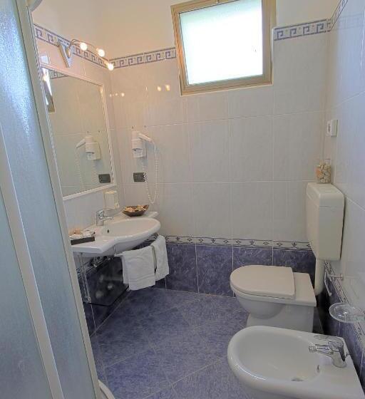 חדר משפחתי, Flora