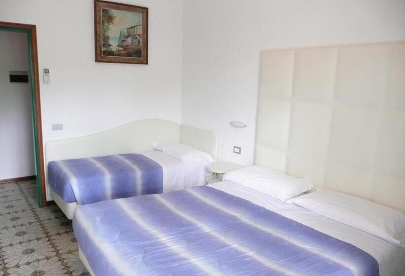 דירת שני חדרים, Flora