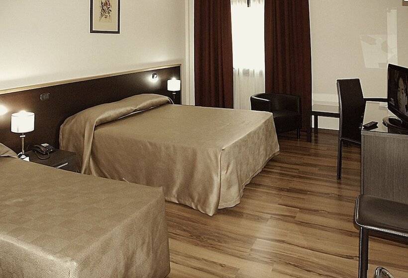 غرفة إقتصادية رباعية, Forum Palace