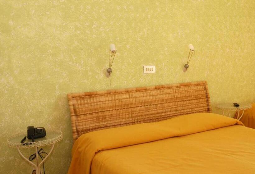 标准间带阳台, E Residence Il Faro Acciaroli