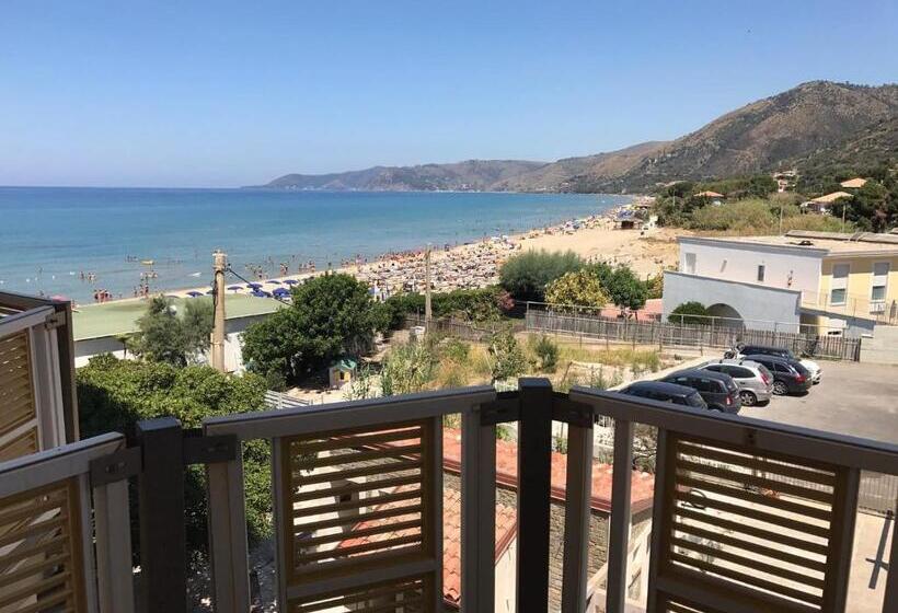 标准间带阳台, E Residence Il Faro Acciaroli